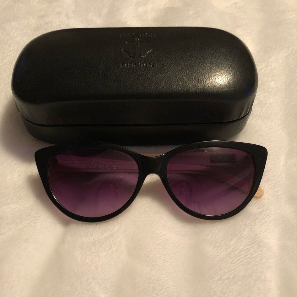 Tres Noir cat eye sunglasses